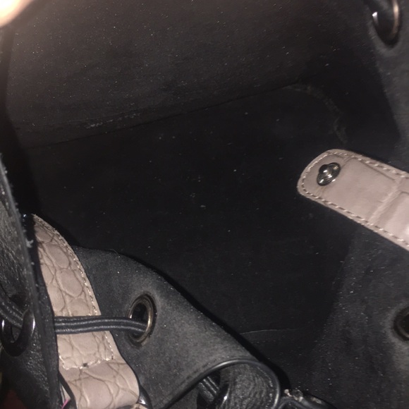 Bucket Style Bag - Picture 6 of 7